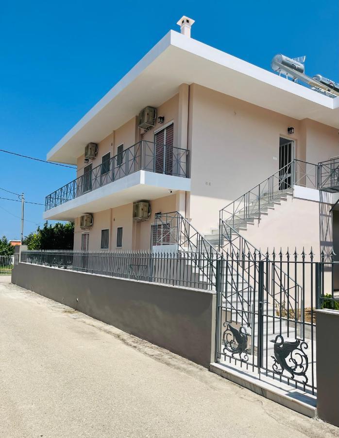 Koulouras Holiday Apartments Nikolaíika 外观 照片